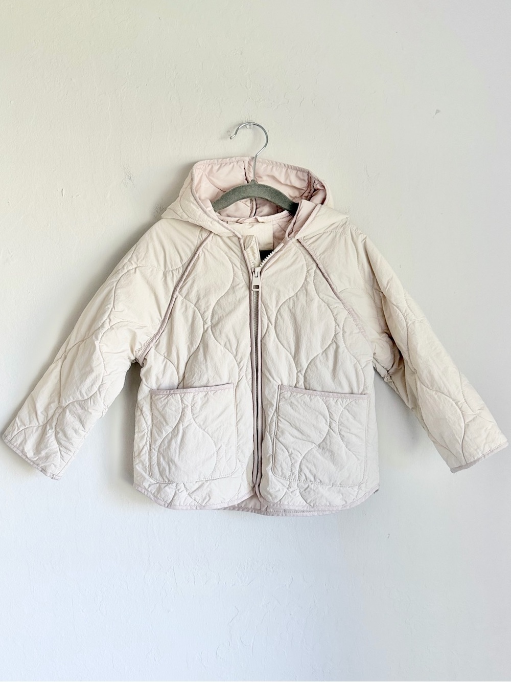 Zara Kids Quilted Hooded Jacket in Ecru, Light Pink Piping, Zip Front, Sz 4Y